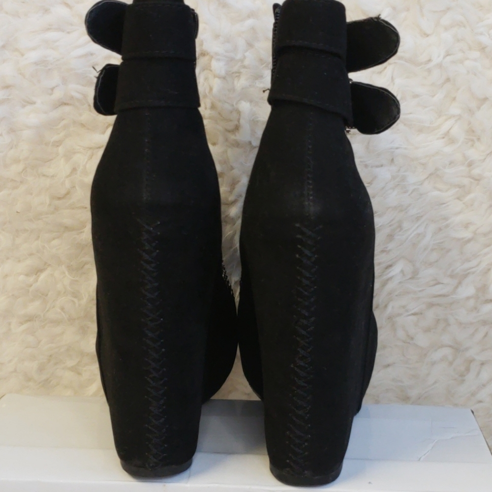 Women's Berkeley Style Wedge Ankle Boot - image 5